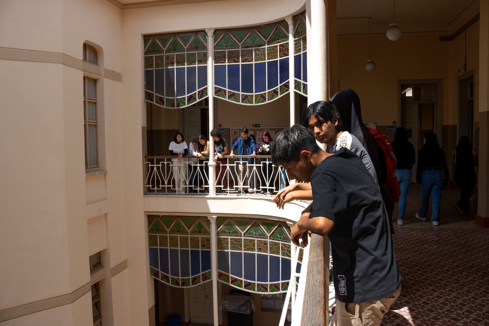 Fotografia Colorida Estudantes da Escola Padre Anchieta em visita no Brás