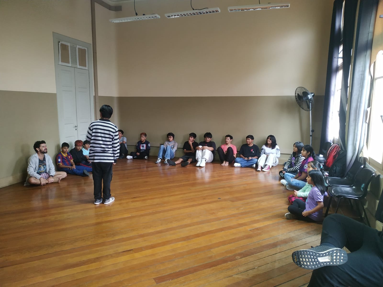 SP Escola de Teatro oferece oficina de iniciação teatral para jovens bolivianos