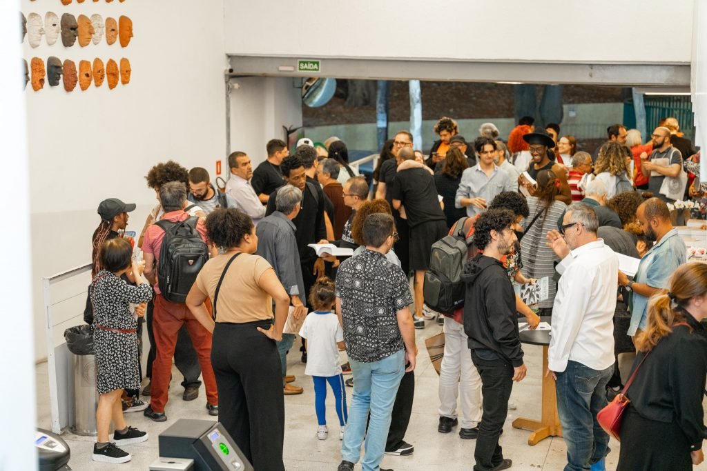 Lançamento do livro “Breves Apontamentos Sobre o Teatro Das_Nas_Pelas_Periferias”, com organização de Alexandre Mate e editoração do Selo Lucias. Na SP Escola de Teatro. (19/06/2024). | Foto por @AndreStefano