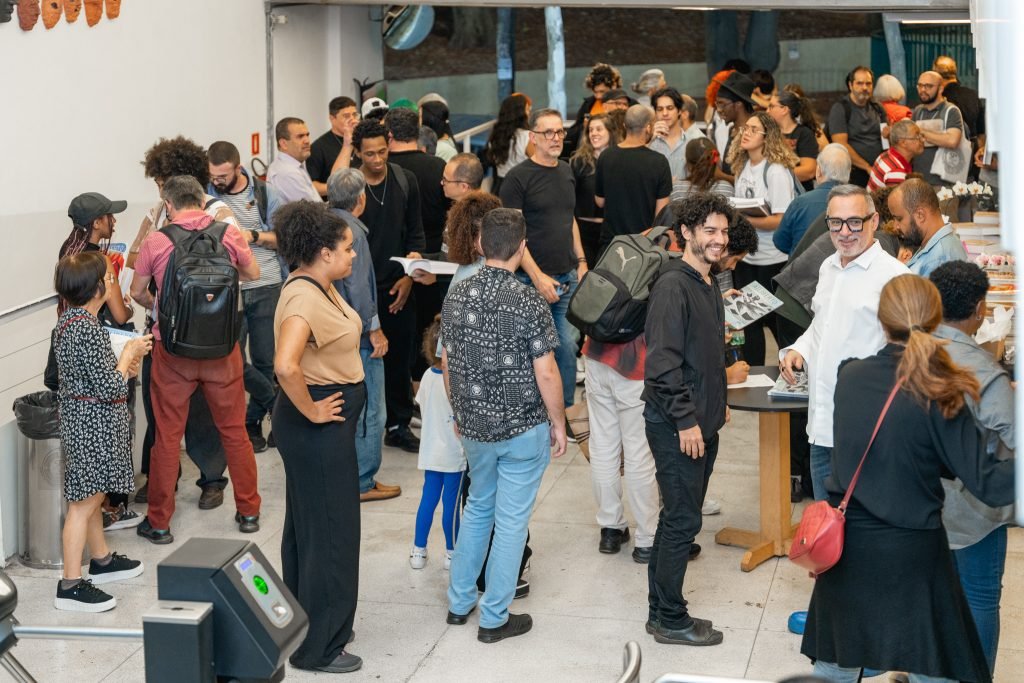 Lançamento do livro “Breves Apontamentos Sobre o Teatro Das_Nas_Pelas_Periferias”, com organização de Alexandre Mate e editoração do Selo Lucias. Na SP Escola de Teatro. (19/06/2024). | Foto por @AndreStefano