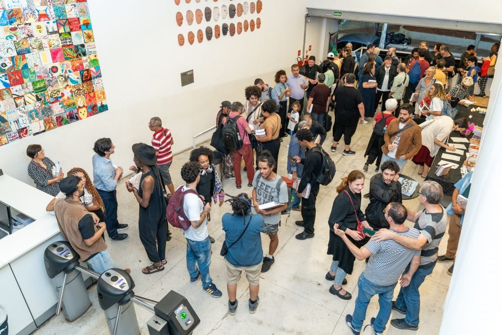 Lançamento do livro “Breves Apontamentos Sobre o Teatro Das_Nas_Pelas_Periferias”, com organização de Alexandre Mate e editoração do Selo Lucias. Na SP Escola de Teatro. (19/06/2024). | Foto por @AndreStefano