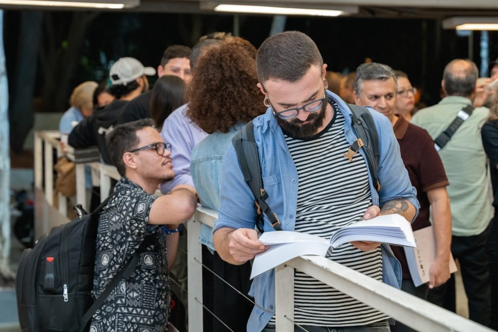 Lançamento do livro “Breves Apontamentos Sobre o Teatro Das_Nas_Pelas_Periferias”, com organização de Alexandre Mate e editoração do Selo Lucias. Na SP Escola de Teatro. (19/06/2024). | Foto por @AndreStefano