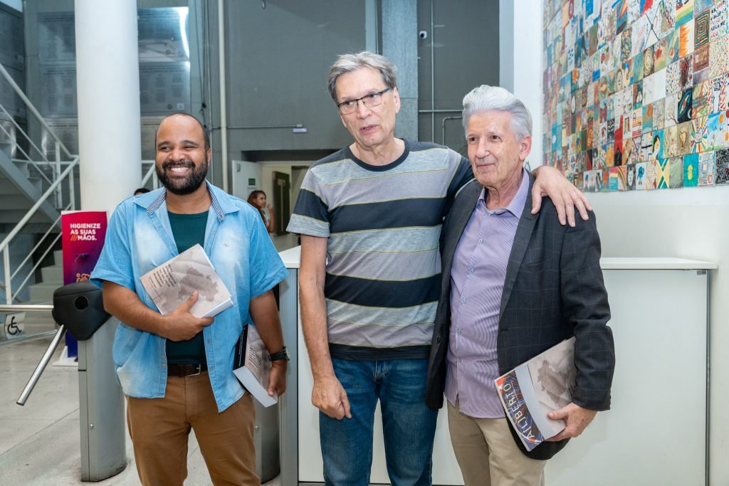 Lançamento do livro “Breves Apontamentos Sobre o Teatro Das_Nas_Pelas_Periferias”, com organização de Alexandre Mate e editoração do Selo Lucias. Na SP Escola de Teatro. (19/06/2024). | Foto por @AndreStefano