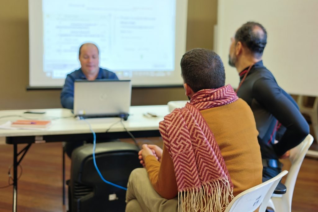 Aula de encerramento da oficina Estéticas do teatro, Crítica e Curadoria – Diálogos inflamáveis, na unidade Brás da SP Escola de Teatro. (05/06/2024). | Foto: Clara Silva.