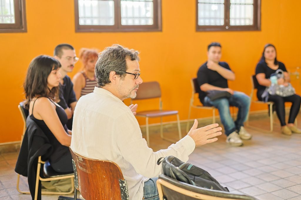 Aula inaugural do curso Hamlet, Oficina da Loucura e Outras Logicas, no centro cultural Oswald de Andrade. (11/06/2024). | Foto: Clara Silva.