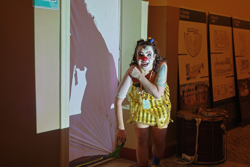 Experimento final do grupo N6 Azul, do primeiro semestre de 2024, na SP Escola de Teatro. | Foto: Clara Silva/Adaap