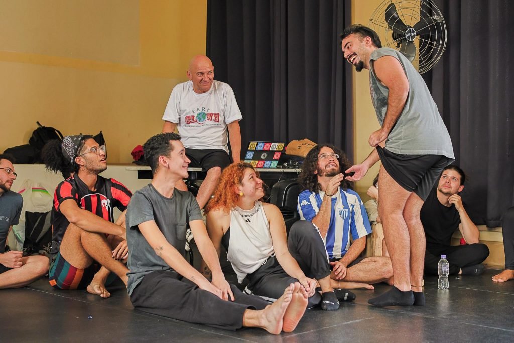 Aula do curso de Humor com o professor convidado Palhaço Tomate, no unidade Brás da SP Escola de Teatro. (15/8/2024) | Foto: Clara Silva