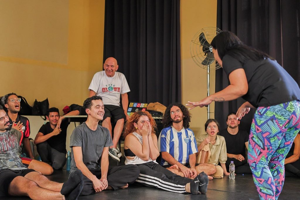 Aula do curso de Humor com o professor convidado Palhaço Tomate, no unidade Brás da SP Escola de Teatro. (15/8/2024) | Foto: Clara Silva