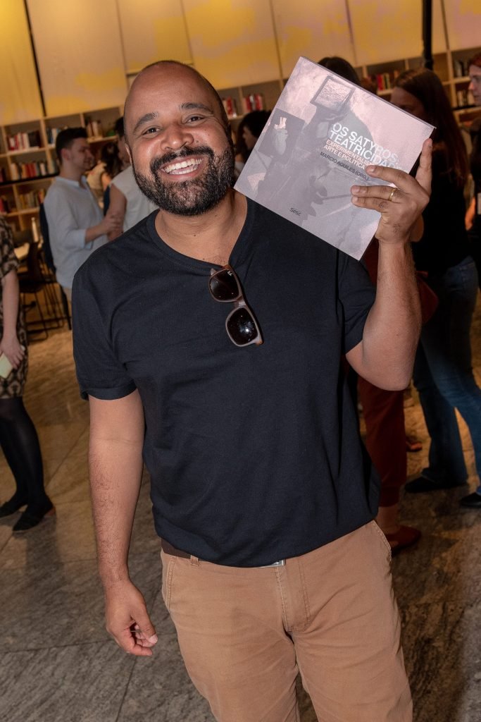 Lançamento do livro "Os Satyros: Teatricidades - experimentalismo, arte e política", com Marcio Aquiles e Ivam Cabral, no Sesc 14 Bis. (07/08/2024). | Foto: Rodrigo Reis