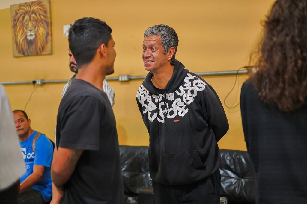 Oficina de Teatro no Centro de Acolhida Cidade Refúgio III a partir da contrapartida dos alunos bolsistas do Programa Oportunidades. (28/10/2024). | Foto: Clara Silva.