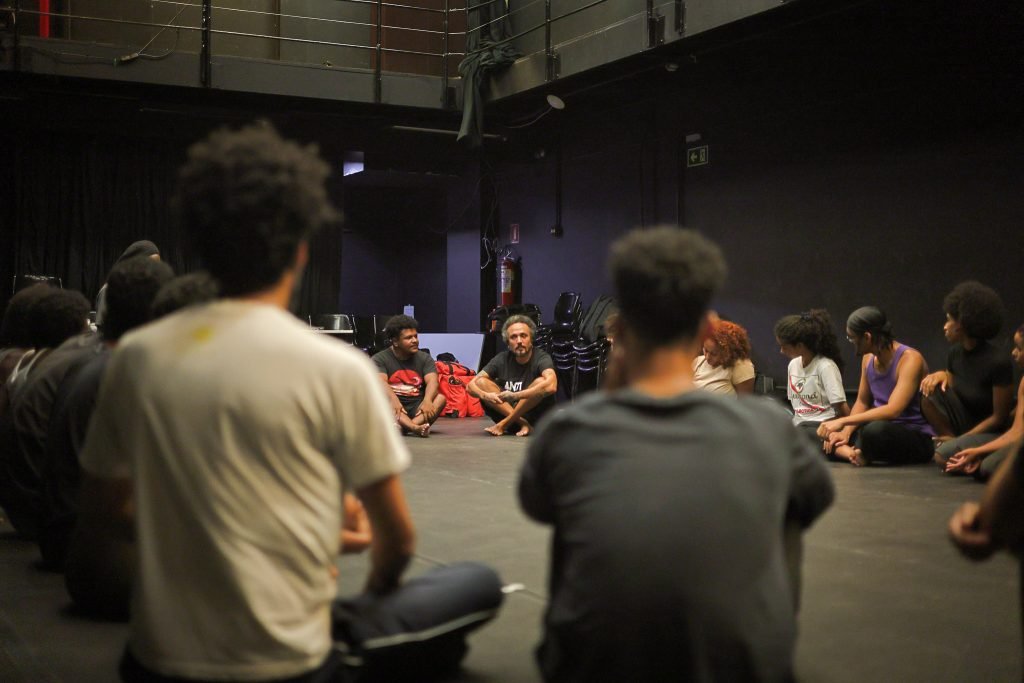 Oficina “O corpo negro e o teatro” com Ailton Barros e Filipe Celestino, na sede Roosevelt da SP Escola de Teatro. (15/10/2024). | Foto: Clara Silva