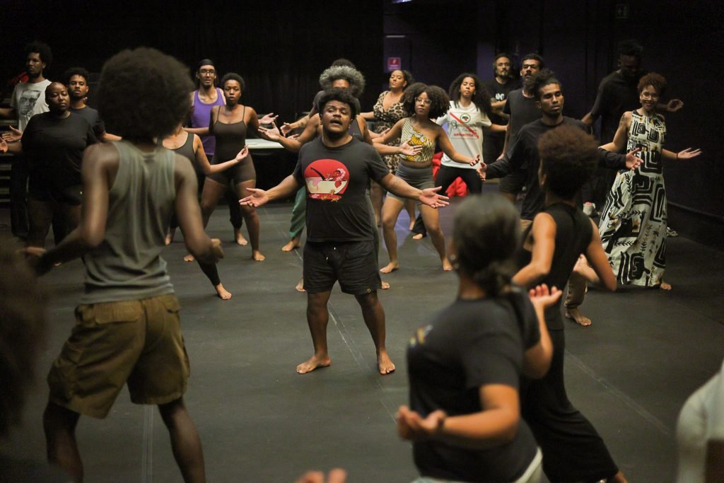 Oficina “O corpo negro e o teatro” com Ailton Barros e Filipe Celestino, na sede Roosevelt da SP Escola de Teatro. (15/10/2024). | Foto: Clara Silva