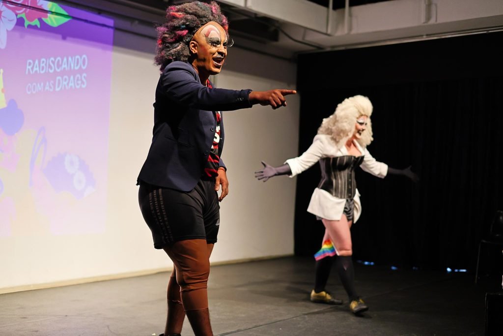 Apresentação no segundo dia da Mostra de Microcenas dos estudantes de Direção da SP Escola de Teatro. (09/11/2024). | Foto: Clara Silva