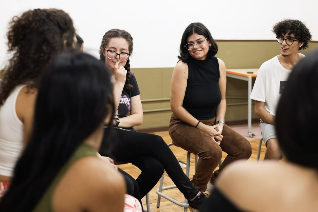 Oficina de Teatro na E. E. Caetano de Campos, a partir da contrapartida dos alunos bolsistas do Programa Oportunidades. (06/11/2024). | Foto: Clara Silva.