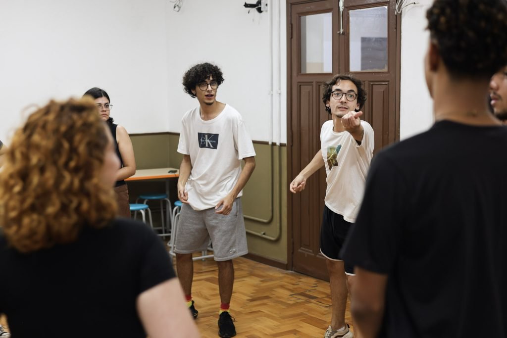 Oficina de Teatro na E. E. Caetano de Campos, a partir da contrapartida dos alunos bolsistas do Programa Oportunidades. (06/11/2024). | Foto: Clara Silva.