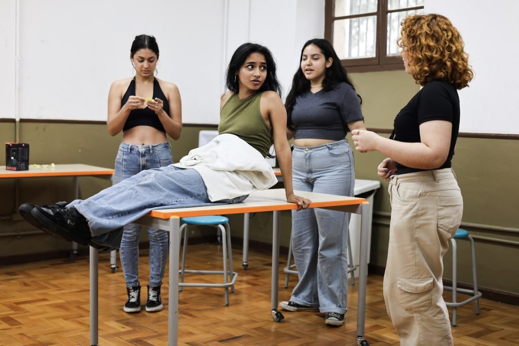 Oficina de Teatro na E. E. Caetano de Campos, a partir da contrapartida dos alunos bolsistas do Programa Oportunidades. (06/11/2024). | Foto: Clara Silva.