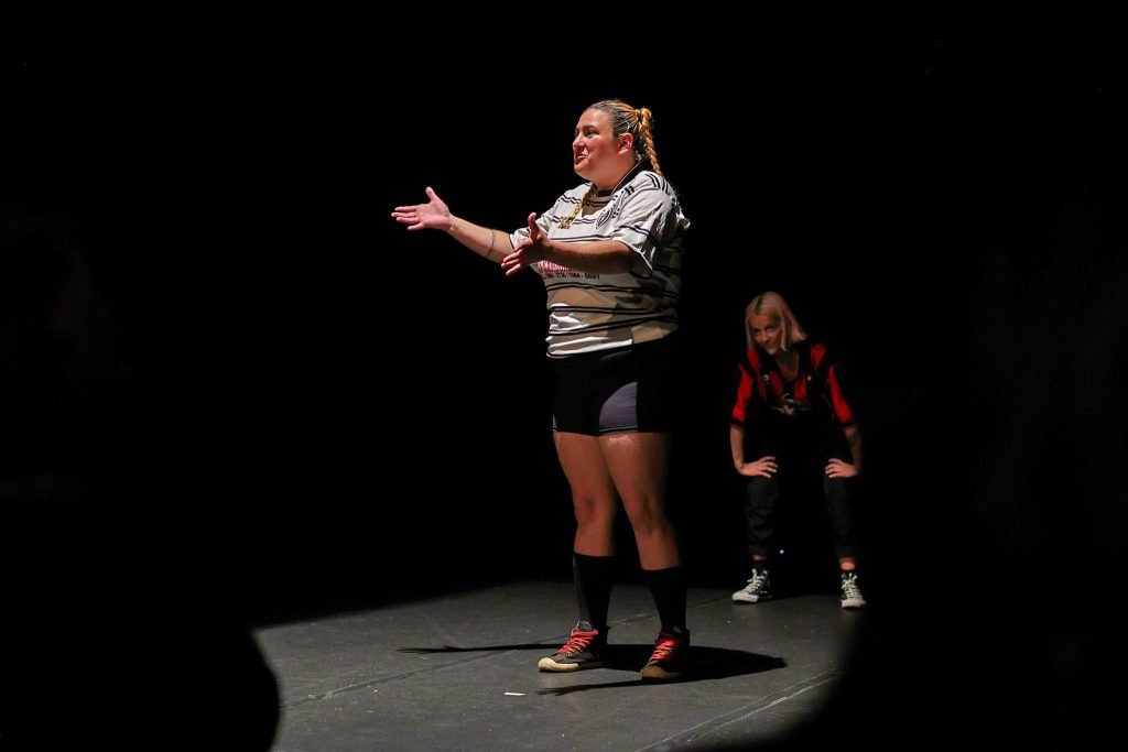 Apresentação no segundo dia da Mostra de Microcenas dos estudantes de Direção da SP Escola de Teatro. (09/11/2024). | Foto: Clara Silva