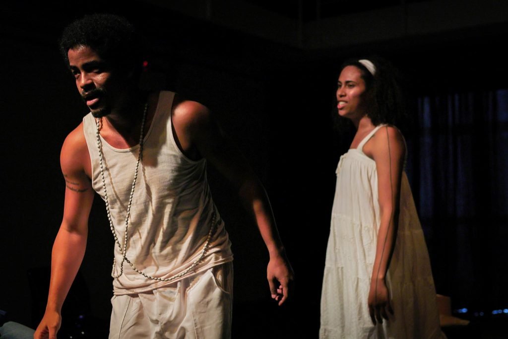 Apresentação no segundo dia da Mostra de Microcenas dos estudantes de Direção da SP Escola de Teatro. (09/11/2024). | Foto: Clara Silva