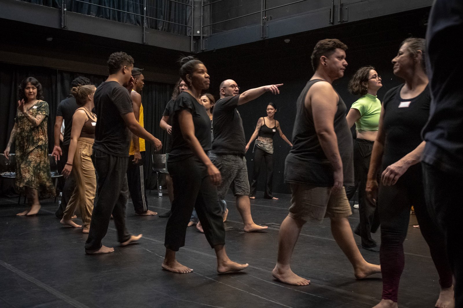 Workshop “Jogos de improviso e roteiro: dispositivos dramatúrgicos para a criação de esquetes” com a trupe “Intrusos na Comédia”, na sede Roosevelt da SP Escola de Teatro. (14/12/2024) | Foto: Rodrigo Reis.