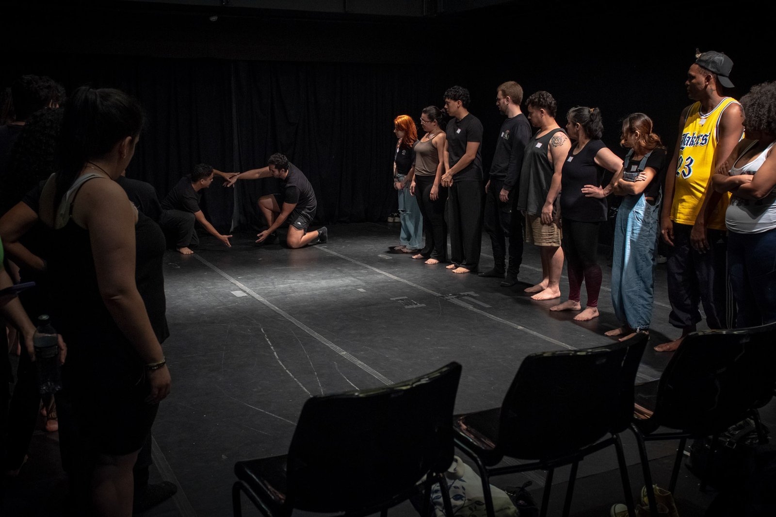 Workshop “Jogos de improviso e roteiro: dispositivos dramatúrgicos para a criação de esquetes” com a trupe “Intrusos na Comédia”, na sede Roosevelt da SP Escola de Teatro. (14/12/2024) | Foto: Rodrigo Reis.
