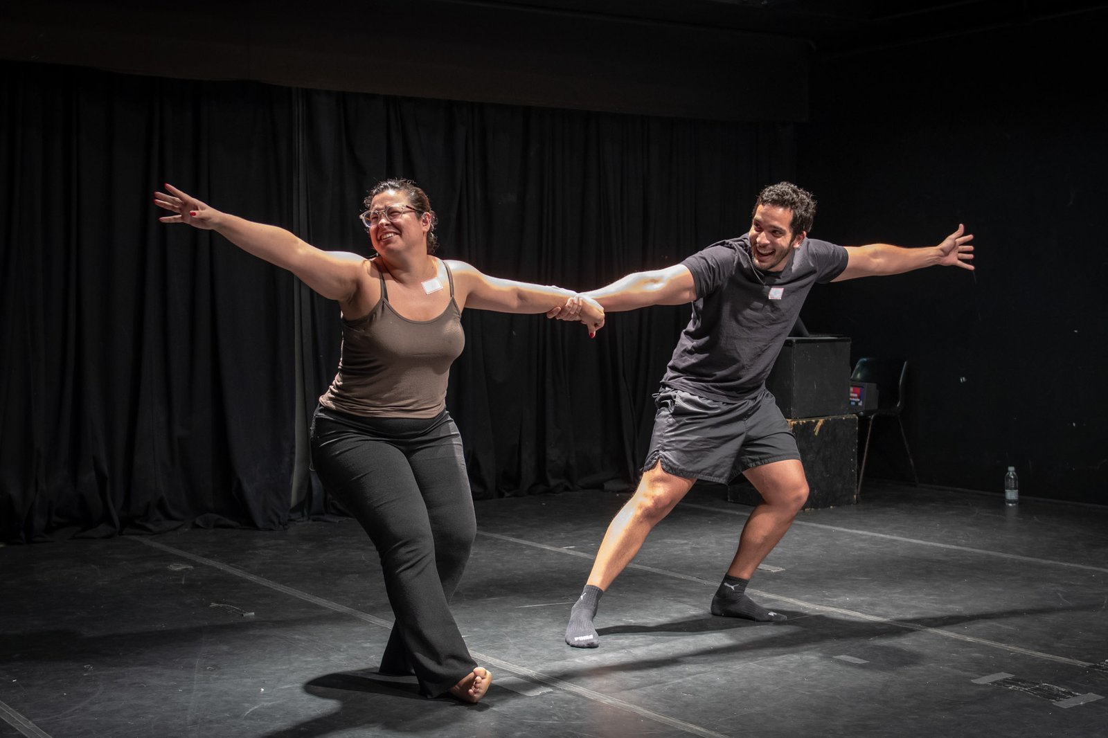 Workshop “Jogos de improviso e roteiro: dispositivos dramatúrgicos para a criação de esquetes” com a trupe “Intrusos na Comédia”, na sede Roosevelt da SP Escola de Teatro. (14/12/2024) | Foto: Rodrigo Reis.