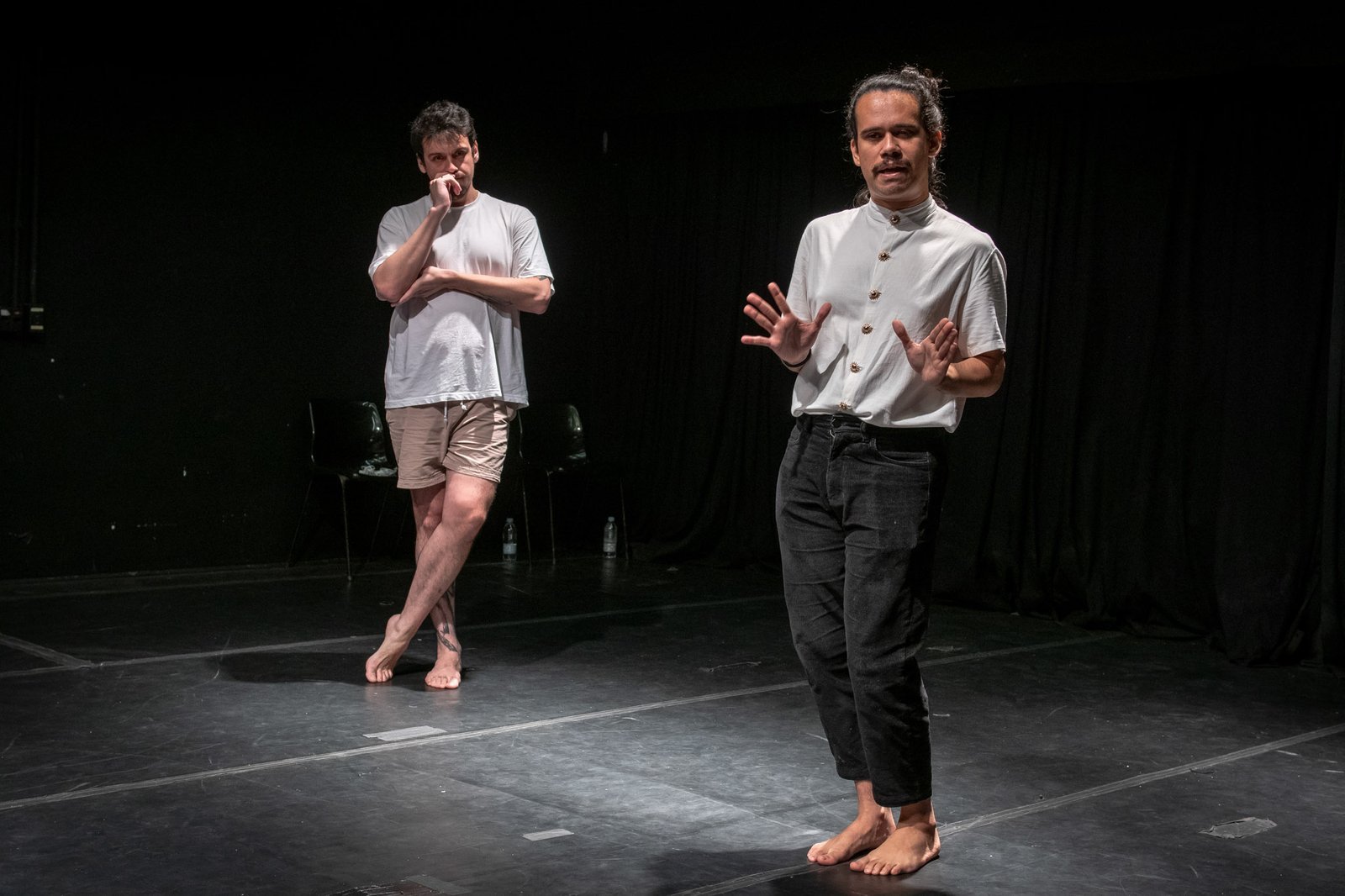 Workshop “Jogos de improviso e roteiro: dispositivos dramatúrgicos para a criação de esquetes” com a trupe “Intrusos na Comédia”, na sede Roosevelt da SP Escola de Teatro. (14/12/2024) | Foto: Rodrigo Reis.