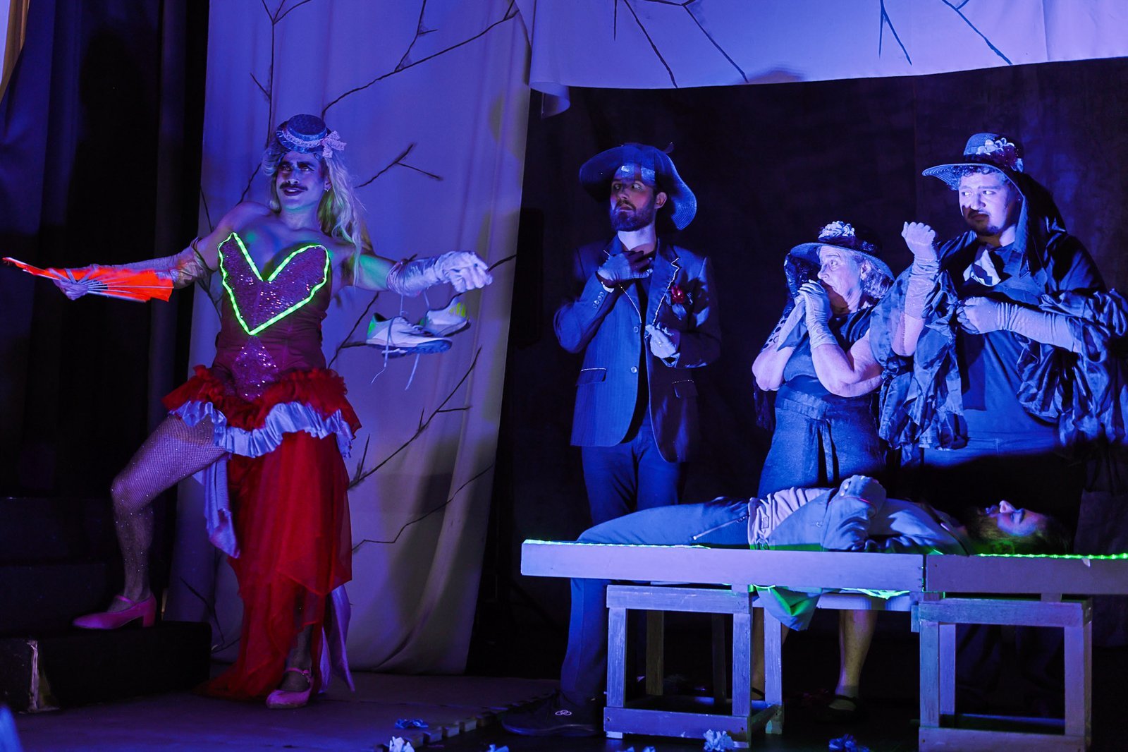 Experimento III do grupo N1 Vermelho, do segundo semestre de 2024, na SP Escola de Teatro. | Foto: Clara Silva.