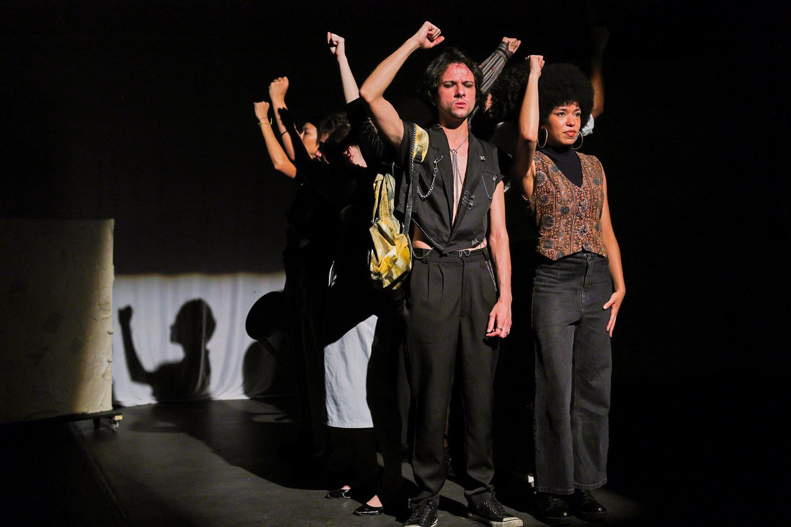 Experimento III do grupo N2 Amarelo, do segundo semestre de 2024, na SP Escola de Teatro. | Foto: Clara Silva.