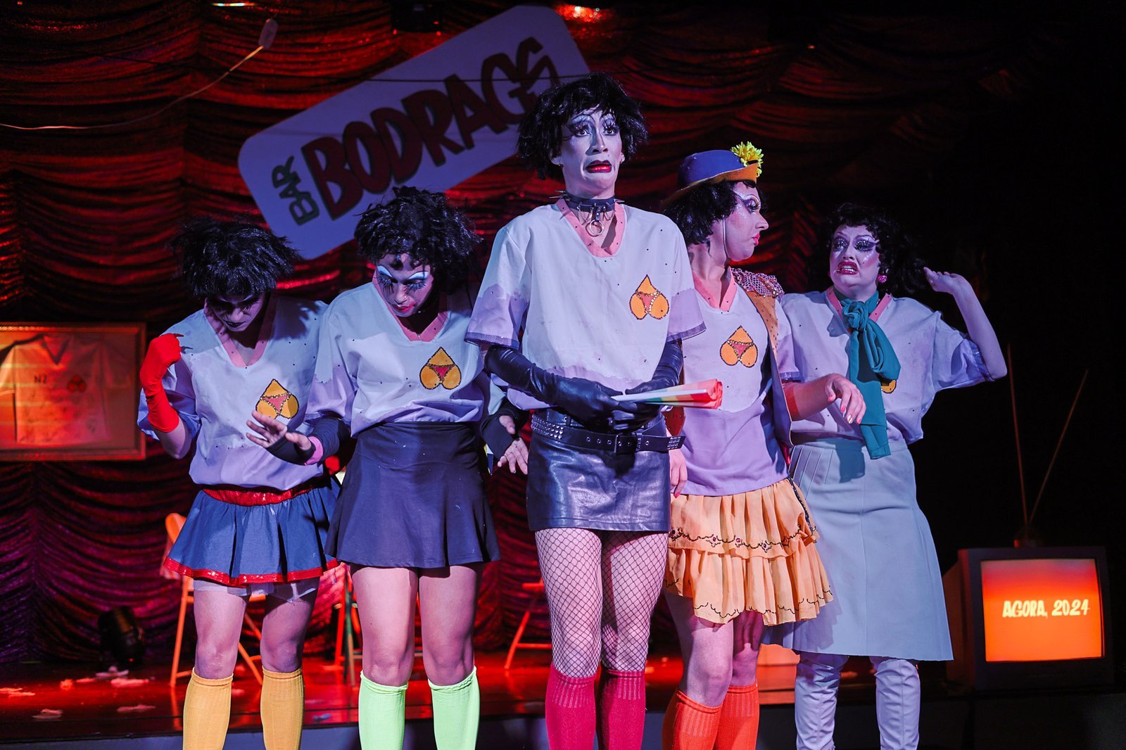 Experimento III do grupo N2 Vermelho, do segundo semestre de 2024, na SP Escola de Teatro. | Foto: Clara Silva.