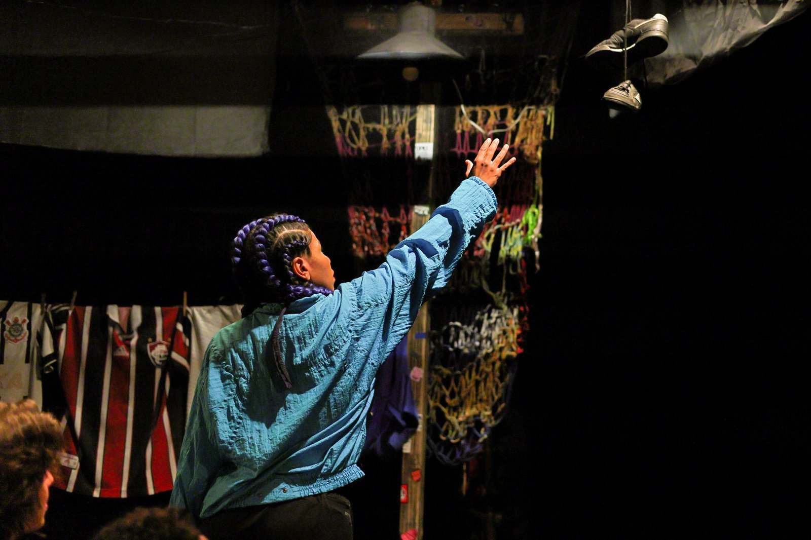 Experimento III do grupo N3 Amarelo, do segundo semestre de 2024, na SP Escola de Teatro. | Foto: Clara Silva.