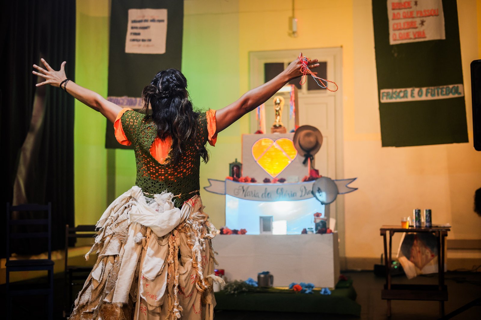 Experimento III do grupo N3 Vermelho, do segundo semestre de 2024, na SP Escola de Teatro. | Foto: Clara Silva.