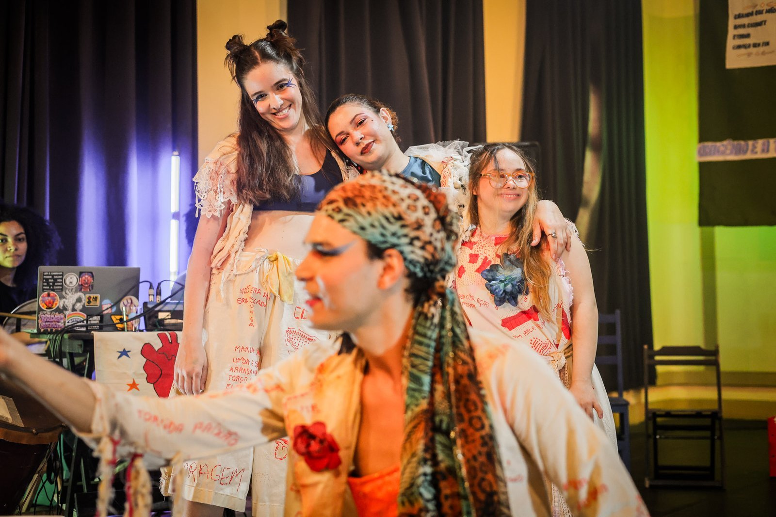 Experimento III do grupo N3 Vermelho, do segundo semestre de 2024, na SP Escola de Teatro. | Foto: Clara Silva.