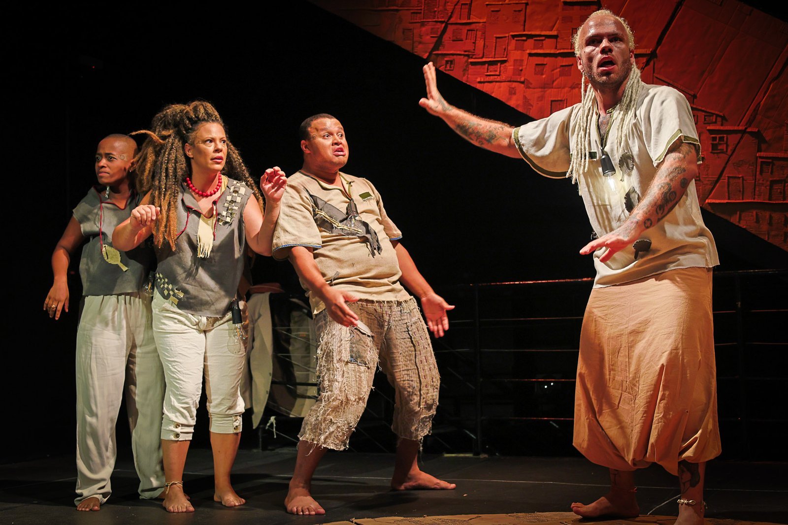 Experimento III do grupo N5 Amarelo, do segundo semestre de 2024, na SP Escola de Teatro. | Foto: Clara Silva.