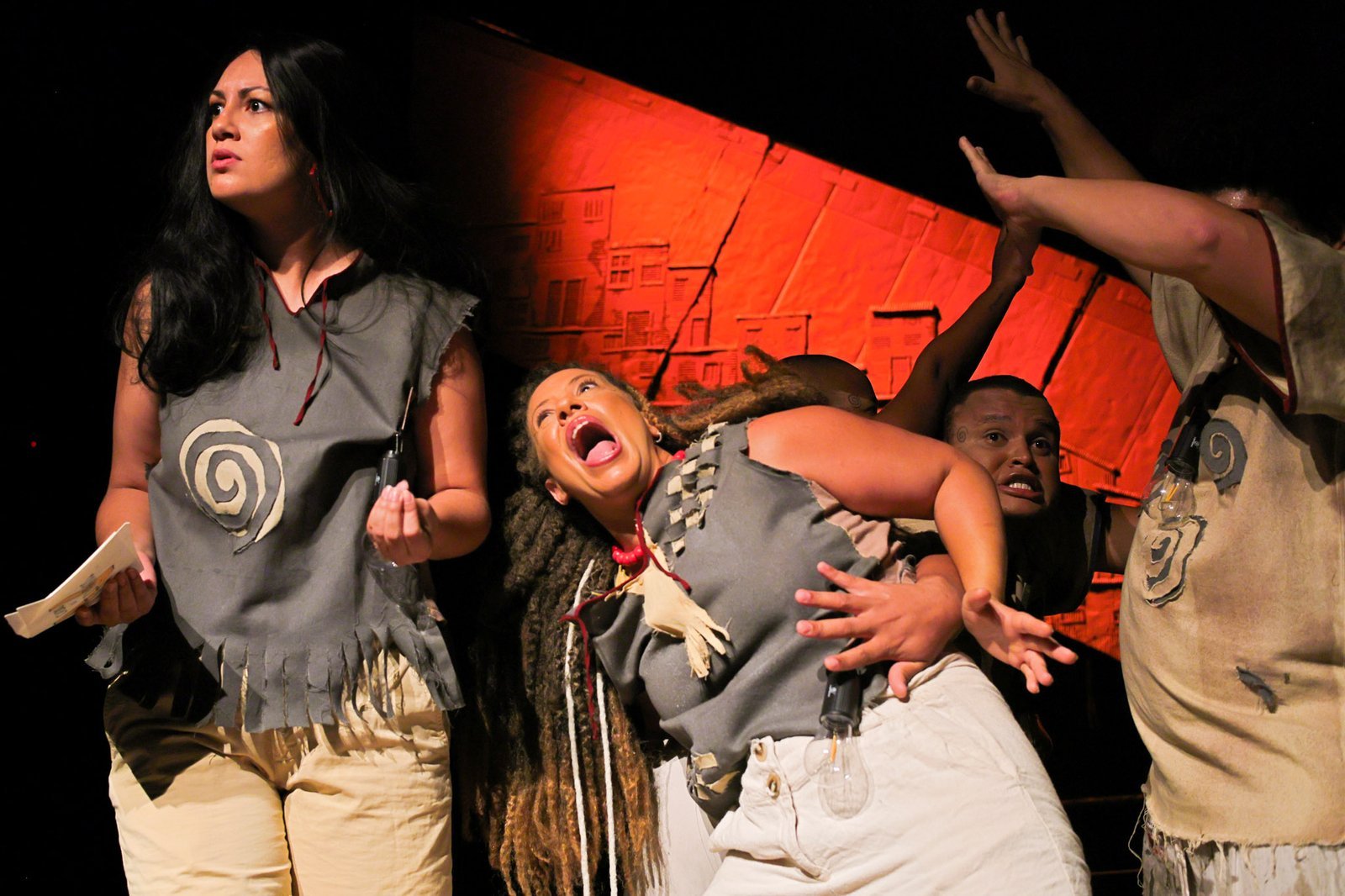 Experimento III do grupo N5 Amarelo, do segundo semestre de 2024, na SP Escola de Teatro. | Foto: Clara Silva.