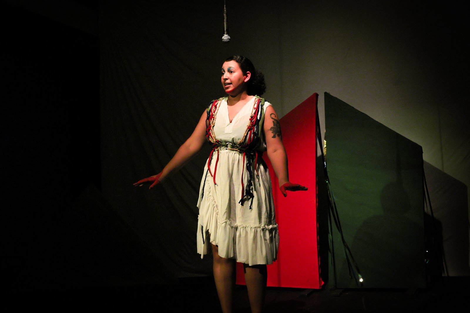 Experimento III do grupo N6 Amarelo, do segundo semestre de 2024, na SP Escola de Teatro. | Foto: Clara Silva.