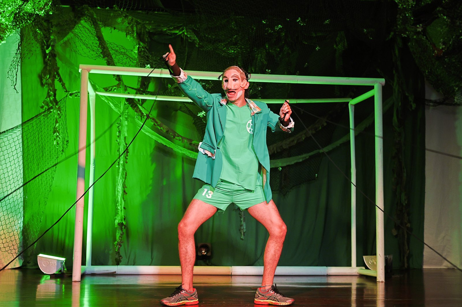 Experimento III do grupo N6 Vermelho, do segundo semestre de 2024, na SP Escola de Teatro. | Foto: Clara Silva.