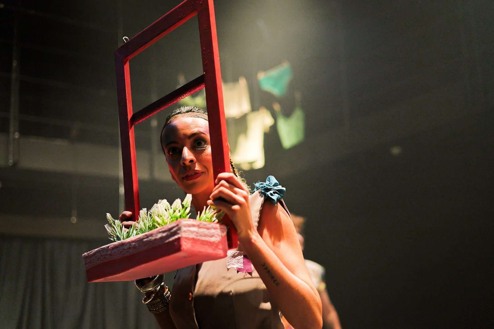 Experimento III do grupo N7 Amarelo, do segundo semestre de 2024, na SP Escola de Teatro. | Foto: Clara Silva.