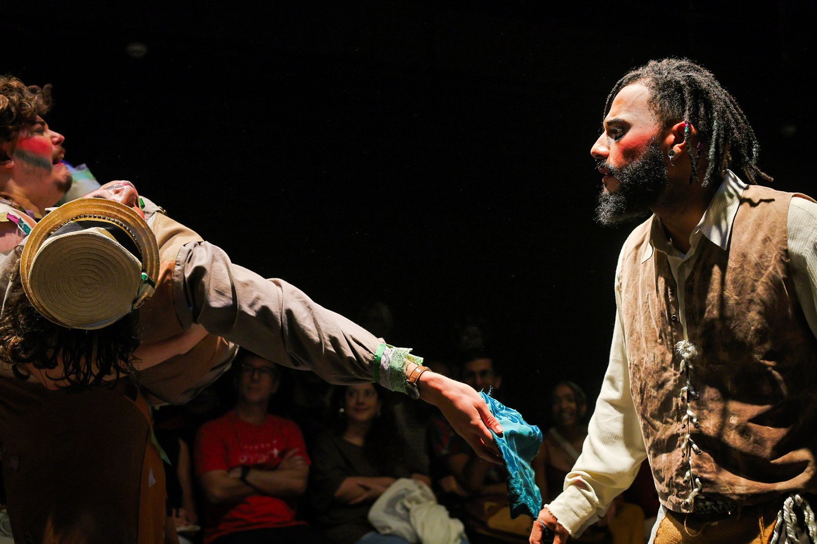 Experimento III do grupo N7 Amarelo, do segundo semestre de 2024, na SP Escola de Teatro. | Foto: Clara Silva.