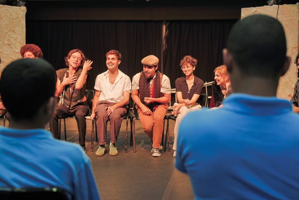 Roda de conversa após experimentos entre estudantes da SP Escola de Teatro e jovens atendidos pela Fundação Casa. (11/12/2024) | Foto: Clara Silva.