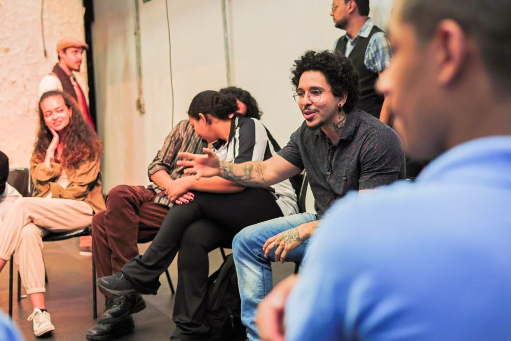 Roda de conversa após experimentos entre estudantes da SP Escola de Teatro e jovens atendidos pela Fundação Casa. (11/12/2024) | Foto: Clara Silva.