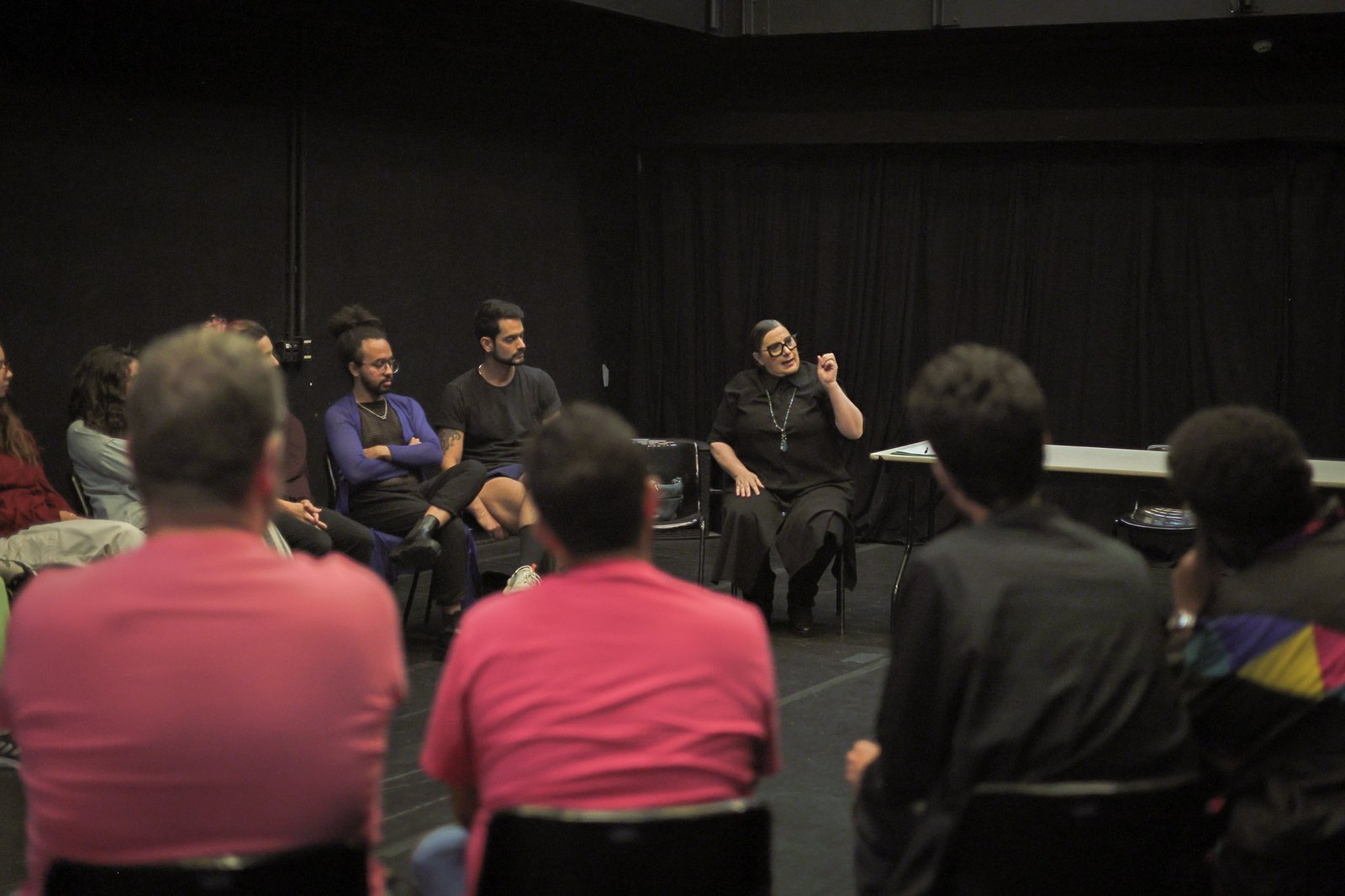 Curso “1 minuto de falso naturalismo” com Luluh Pavarin, na sede Roosevelt da SP Escola de Teatro. (13/01/2025) | Foto: Clara Silva.