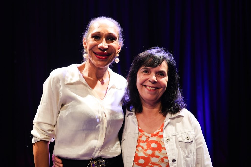 Márcia Dailyn, coordenadora do SP Transvisão e Raquel Rocha, conselheira da ADAAP, na abertura da 13ª edição do SP Transvisão. (27/01/2025). | Foto: Clara Silva.