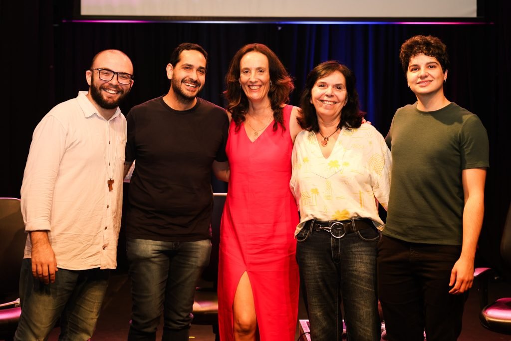 Mesa de debate - "Cuidar de Si para Cuidar dos Nossos: Saúde e Bem-Estar Trans em Redes de Afeto", com Walter Mastelaro Neto, Doutora Daniela Galli e Doutor Marcello Medeiros Lucena. (28/01/2025). | Foto: Clara Silva.