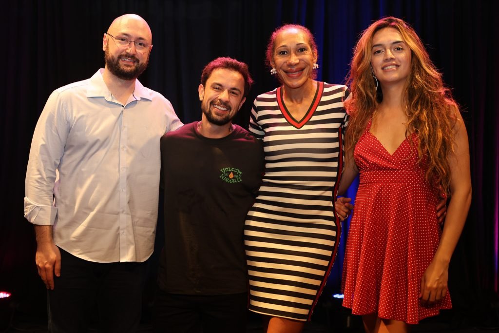 Mesa de debate - "Trans Conecta: Fortalecendo Redes de Apoio e Conexões Transformadoras", com Victor Grampa, Luca Scarpelli e Leona Jhovs. (28/01/2025). | Foto: Clara Silva.