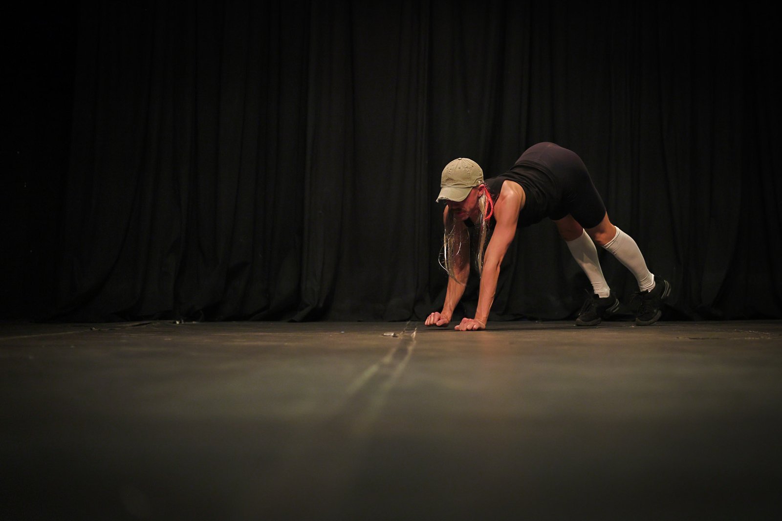 Performance artística internacional “Little Miss Beast Mode” de Andreas Haglund, na sede Roosevelt da SP Escola de Teatro. (12/02/2025) | Foto: Clara Silva