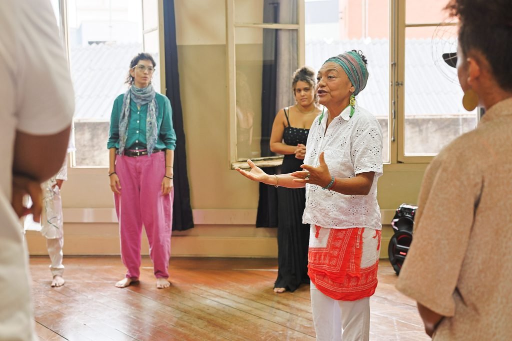 Curso “Palhaçaria de Terreiro e Corpo Mandinga” com Antonia Vilarinho Cardoso, na sede Brás da SP Escola de Teatro. (03/02/2025) | Foto: Clara Silva.