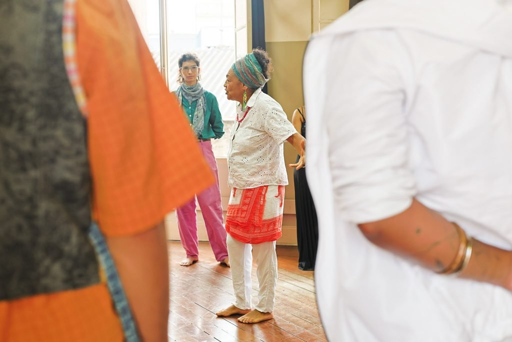 Curso “Palhaçaria de Terreiro e Corpo Mandinga” com Antonia Vilarinho Cardoso, na sede Brás da SP Escola de Teatro. (03/02/2025) | Foto: Clara Silva.