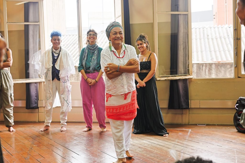 Curso “Palhaçaria de Terreiro e Corpo Mandinga” com Antonia Vilarinho Cardoso, na sede Brás da SP Escola de Teatro. (03/02/2025) | Foto: Clara Silva.