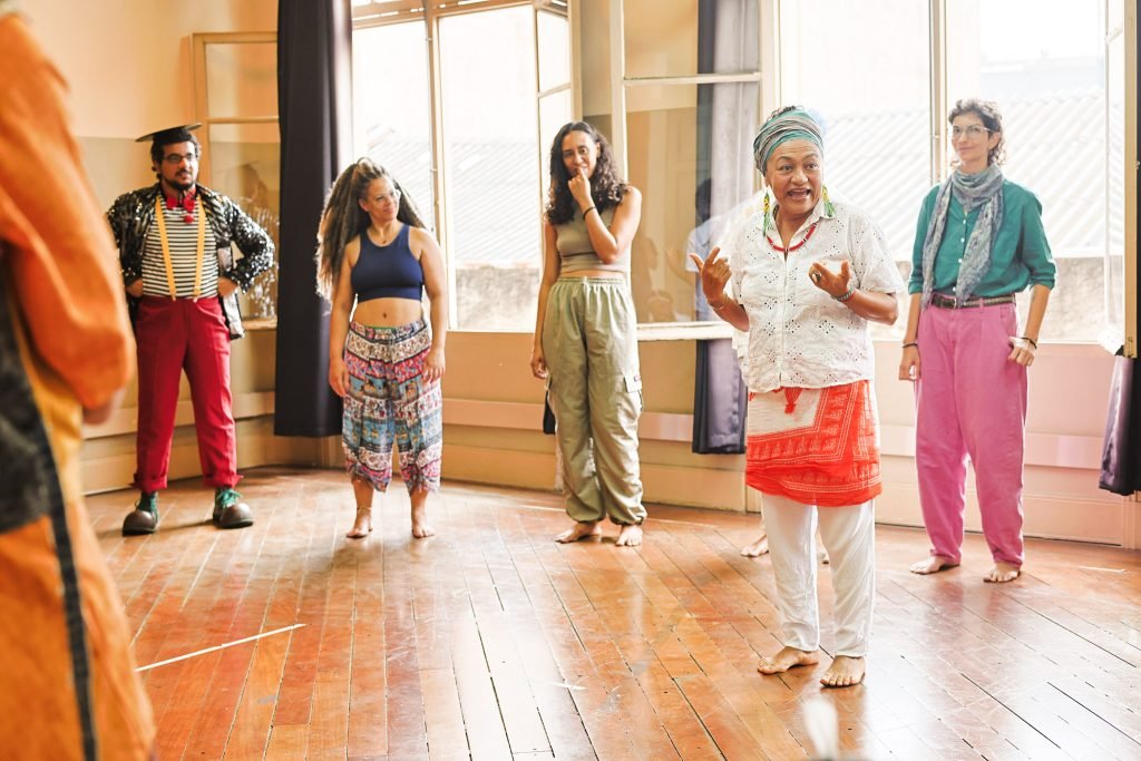 Curso “Palhaçaria de Terreiro e Corpo Mandinga” com Antonia Vilarinho Cardoso, na sede Brás da SP Escola de Teatro. (03/02/2025) | Foto: Clara Silva.