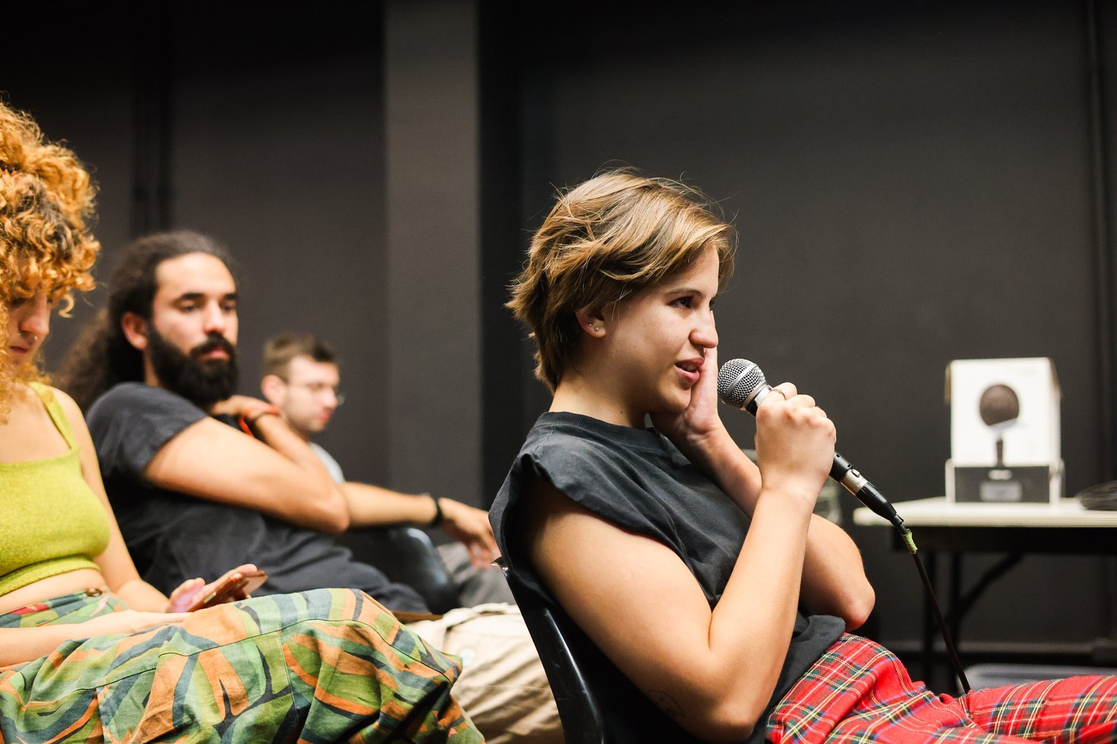 Encontro “Presença de pessoas trans/gênero dissidente na técnica de Iluminação” com Nero Murphy, estudante do curso regular de Iluminação. (22/03/2025) | Foto: Clara Silva